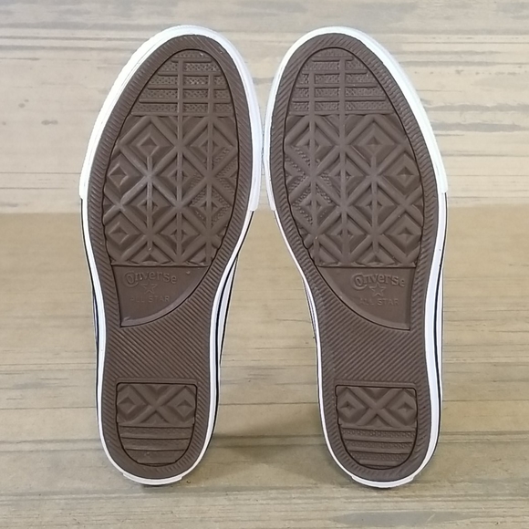 Converse All Star Sneakers Youth Size 4 - Picture 7 of 8